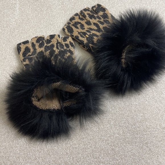 Sofia Cashmere Gloves - Picture 3 of 5